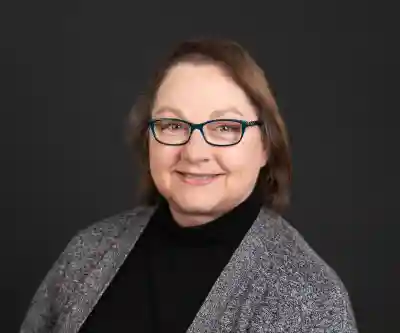 PHOTO OF WOMAN